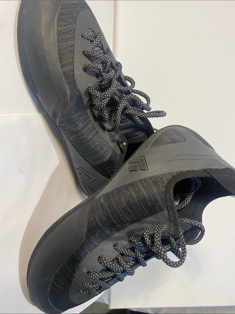 Black Diamond Men's Black and Gray momentum rock climbing shoes